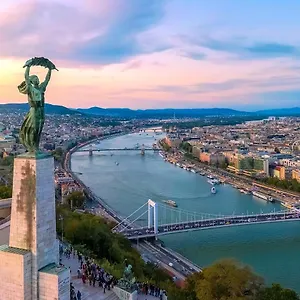 West10 Star Center Budapest