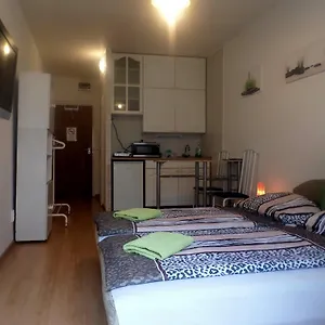  Apartment Leslie