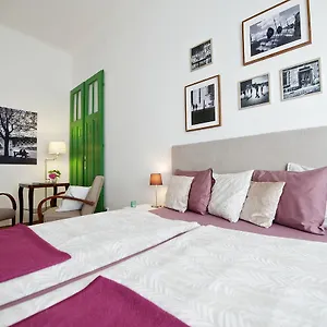  Apartamento Door Family